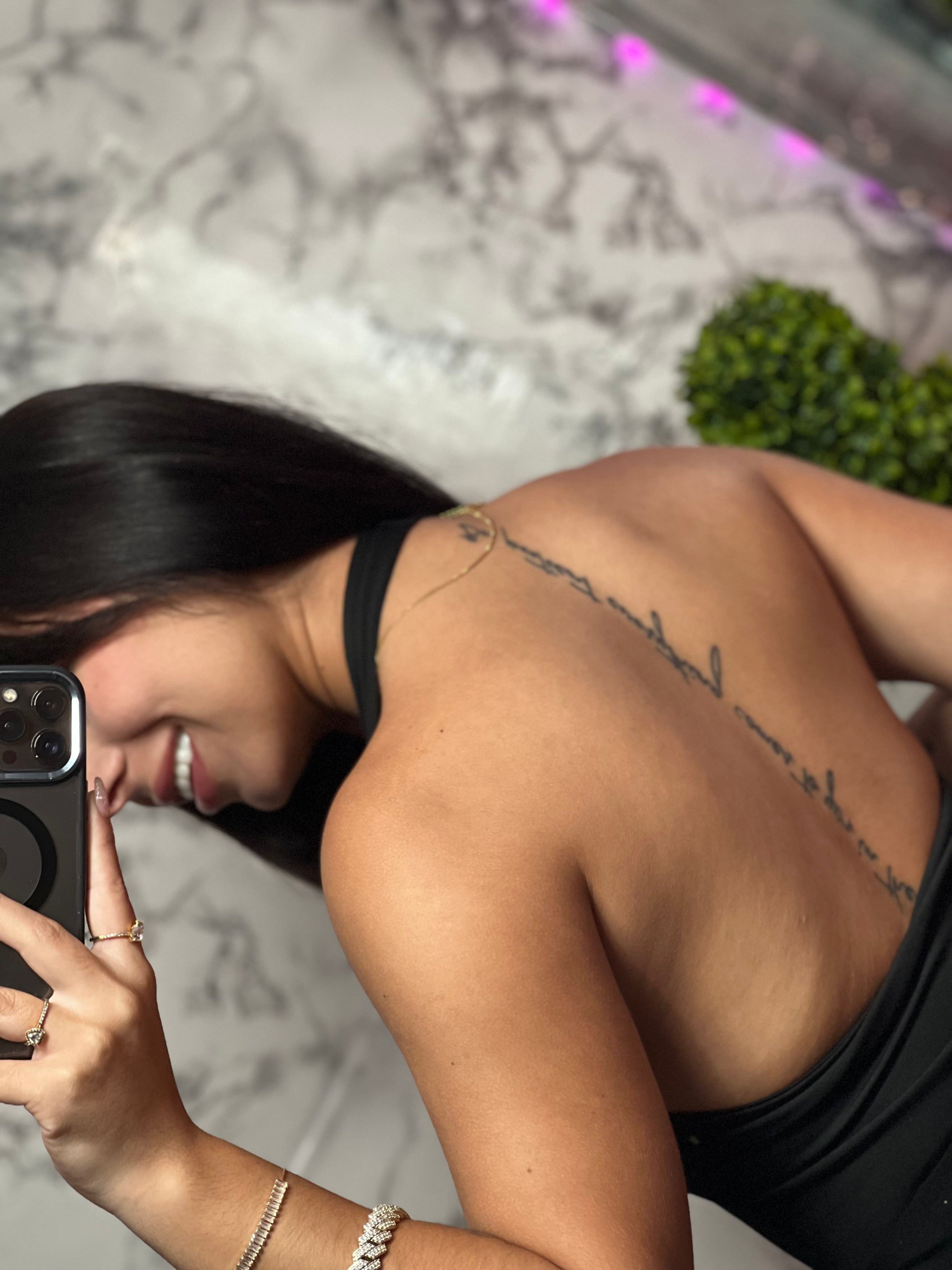 Camisa Negra Halter con Brillos – Edición Night Glam Luxe